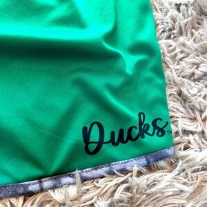 Colosseum UofO Ducks women’s shorts L reversible